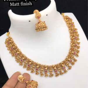 Matte finish studed necklace set